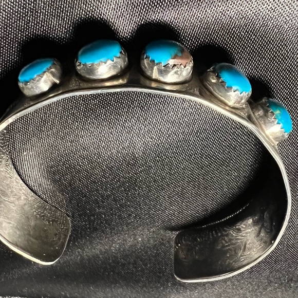 Dean Brown cuff sterling silver vintage bracelet with 5 round turquoise. - Picture 11 of 14